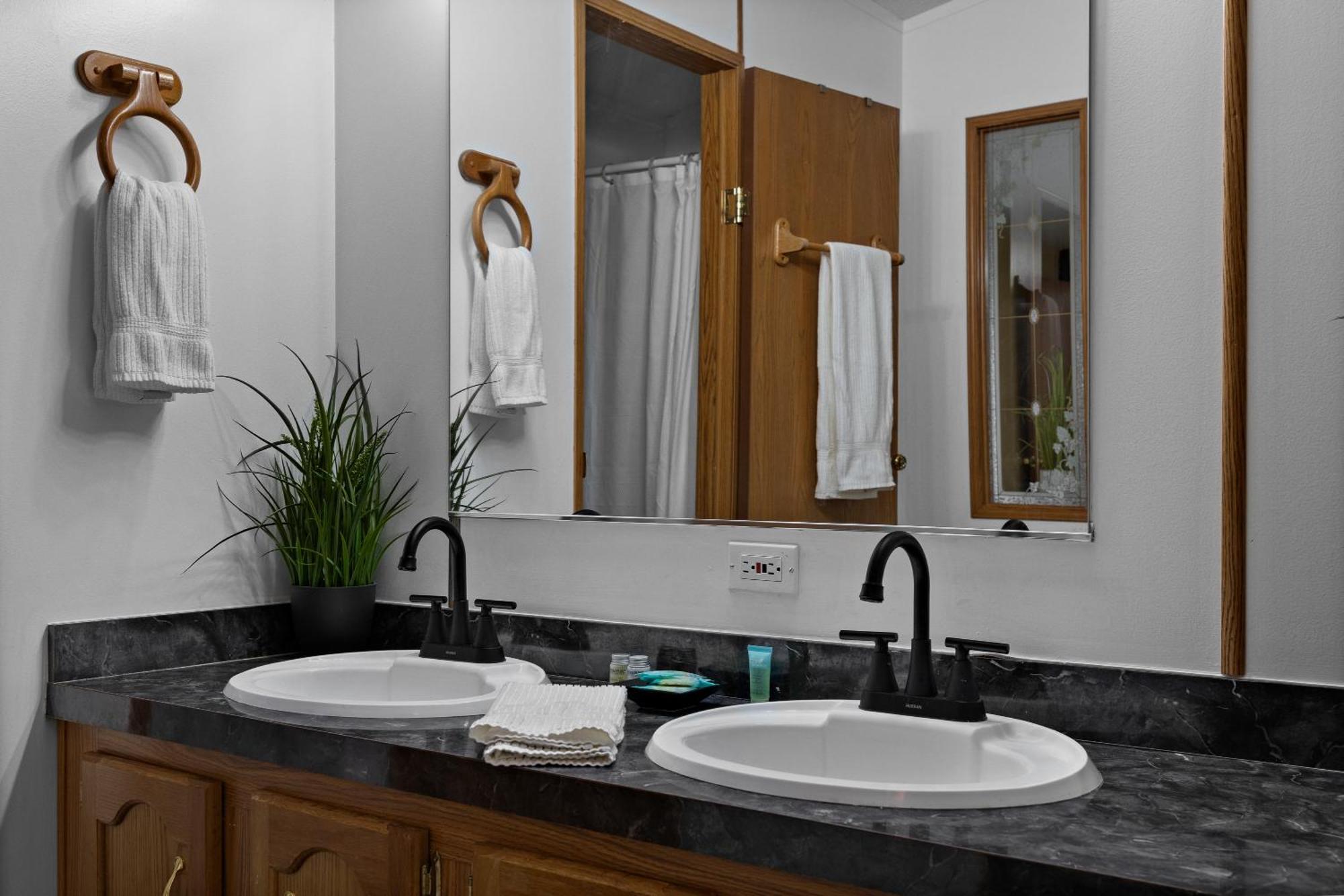 Let'S Go ! Fisherman, Families, Pools One Minute From Your Door, Comfort, Location Perfect, Amenity-Rich, Pup Friendly, Discover An Exceptional Wyoming Stay, Thermopolis River Walk Home At Hot Springs State Park, 'Where Families And Fisherman Stay' Eksteriør bilde